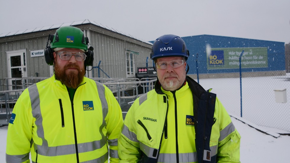 GS-klubbens vice ordförander Henrik Lindström och ordföranden Roger Pettersson vid Boklok i Gullringen ser ingen större oro i nuläget att fabriken ska drabbas av ytterligare varsel. 