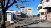 Nedsågade träd ger plats åt nya parkeringsfickor