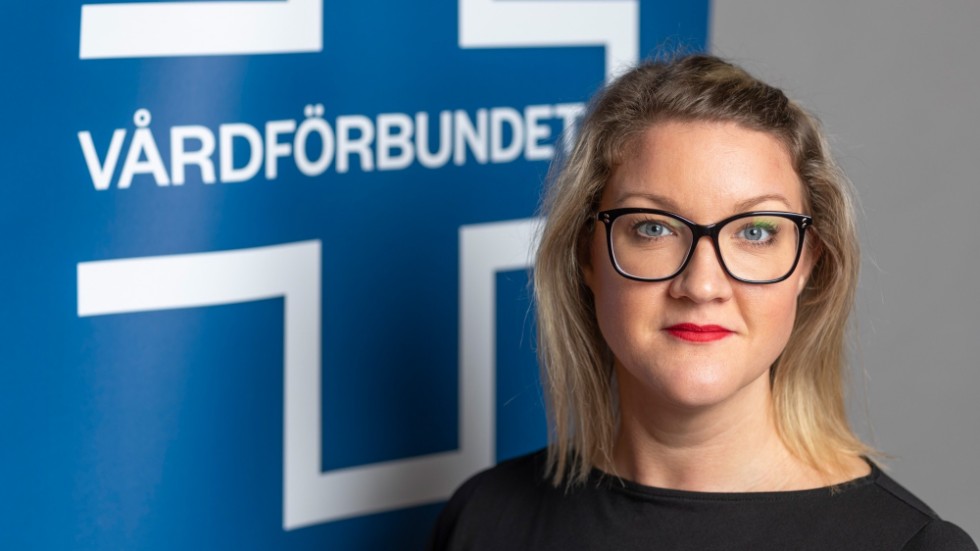 Emma Klingvall är avdelningsordförande för Vårdförbundet i Östergötland. I sin artikel pekar hon bland annat på att Region Östergötland inte är en attraktiv arbetsgivare.
