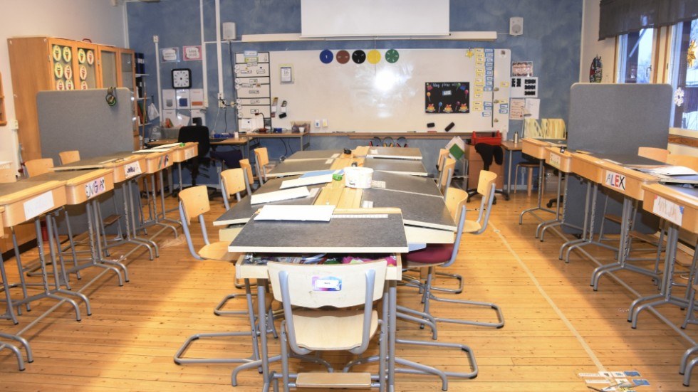 ”Centerpartiet har lagt fram 50 förslag för en bättre skola i vårt nya skolprogram. Ett av dessa förslag är att se över betyget F. Att utreda ett avskaffande av betyget F räcker så klart inte för att lösa de utmaningar svensk skola står inför.”