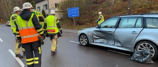 Larm om trafikolycka • Tre personer drabbade • TV från olycksplatsen