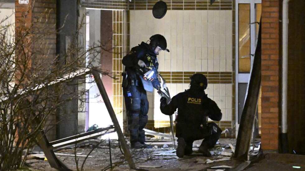 Entréer till tre flerfamiljshus i Malmö sprängdes sönder och i ytterligare ett hus placerades en bomb utanför en lägenhetsdörr – allt inom loppet av sex dagar, den 18 till 23 februari i fjol. Arkivbild.
