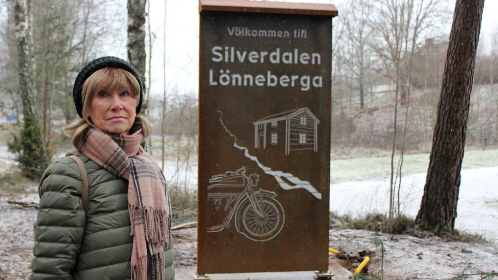 "Jag trodde att det var ett aprilskämt", säger Kristina Björklund  om kommunens satsning på rostiga välkomstskyltar.
