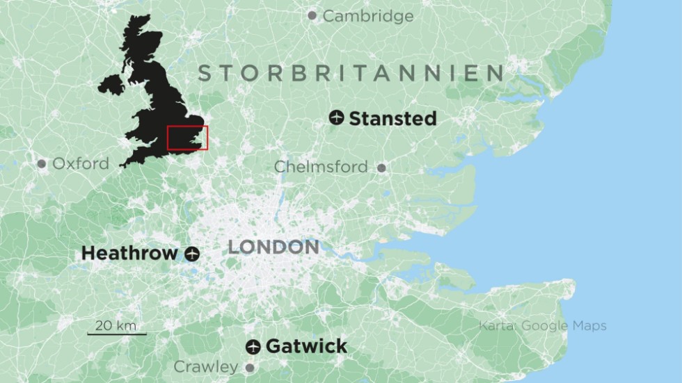 Londons tre större flygplatser, Stansted, Heathrow och Gatwick, påverkas av det ovanligt kraftiga snöovädret.