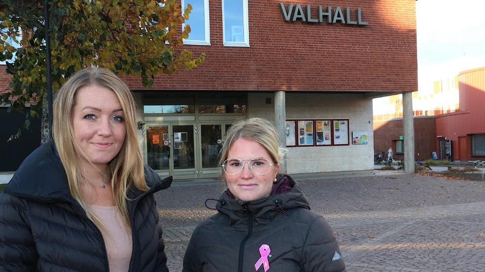 Erika Frööjd och Tova Konradsson i Vimmerby Sportdansklubb bjuder upp till dans på Valhall. En danskväll som ska öka intresset för sportdans i Hultsfred.