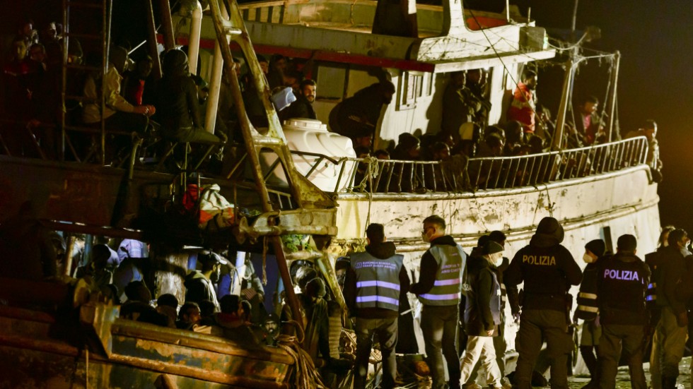 Över 1|000 migranter räddades den 11 mars utanför kusten i Kalabrien efter att deras båtar drabbats av problem. Arkivbild.