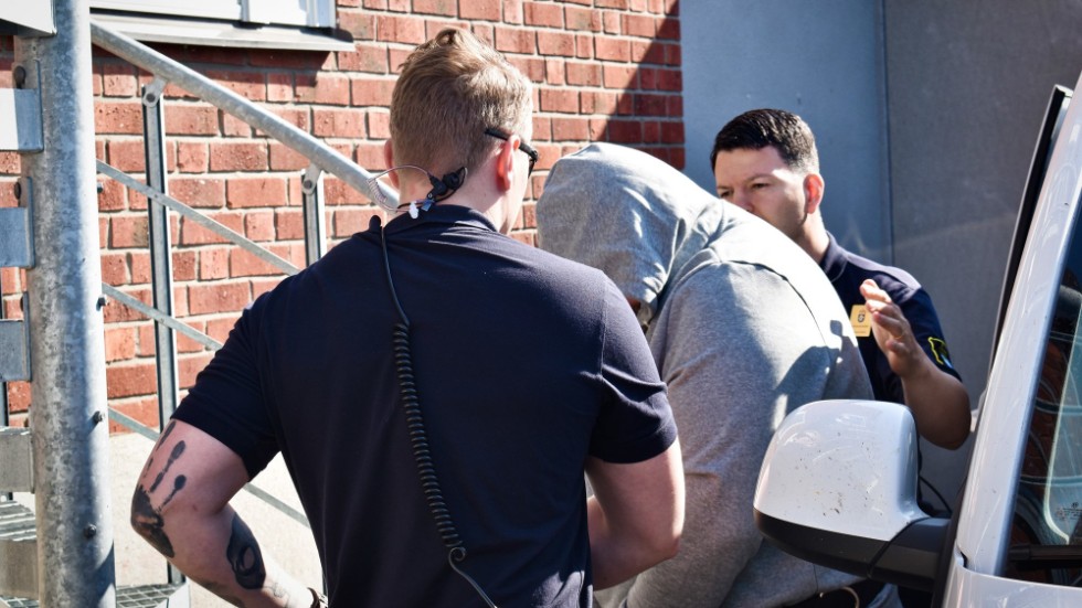 Here, the 50-year-old murder suspect is brought to Skellefteå district court.