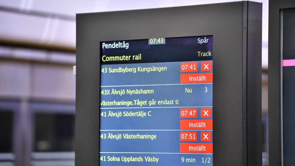 Lokförare inom pendeltågstrafiken i Stockholm har gått ut i en vild strejk – en olovlig strejk organiserad av enskilda medarbetare – under tre dagar med start klockan 03 natten till måndagen.