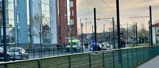 Polisinsats i Norrköping – helikopter flög lågt över stan