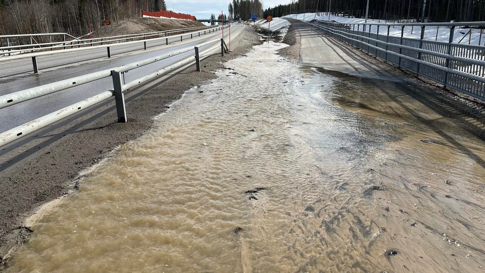 Varningen: Vattenmassor på väg – risk för vattenplaning
