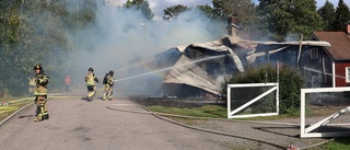 Villa totalförstörd i brand – granne räddade hund