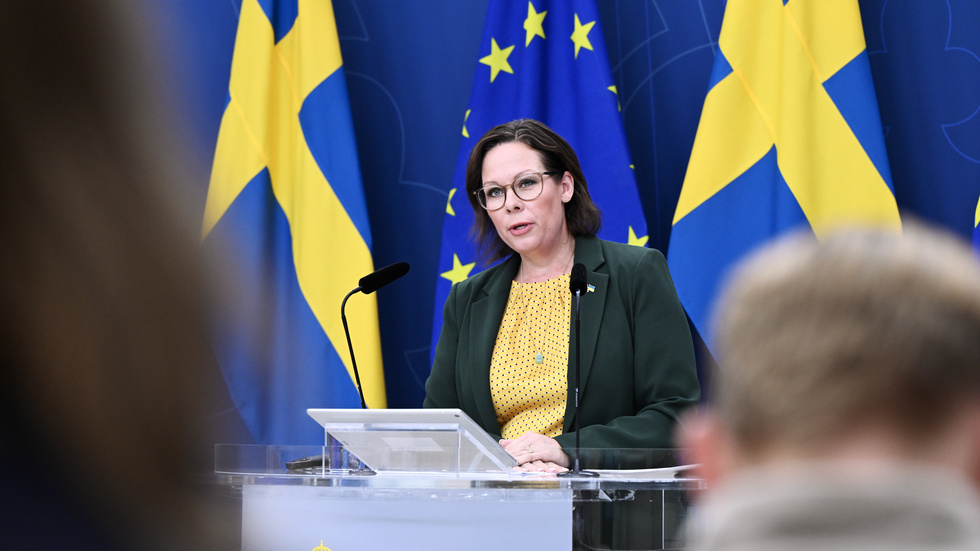 Migrationsminister Maria Malmer Stenergard (M) har fått Sverige till ett utvandringsland. Men hon är missnöjd med att inte fler vill få bidrag för att flytta. 