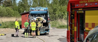 Sopor brann i sopbil i Sköldinge – privatpersoner släckte