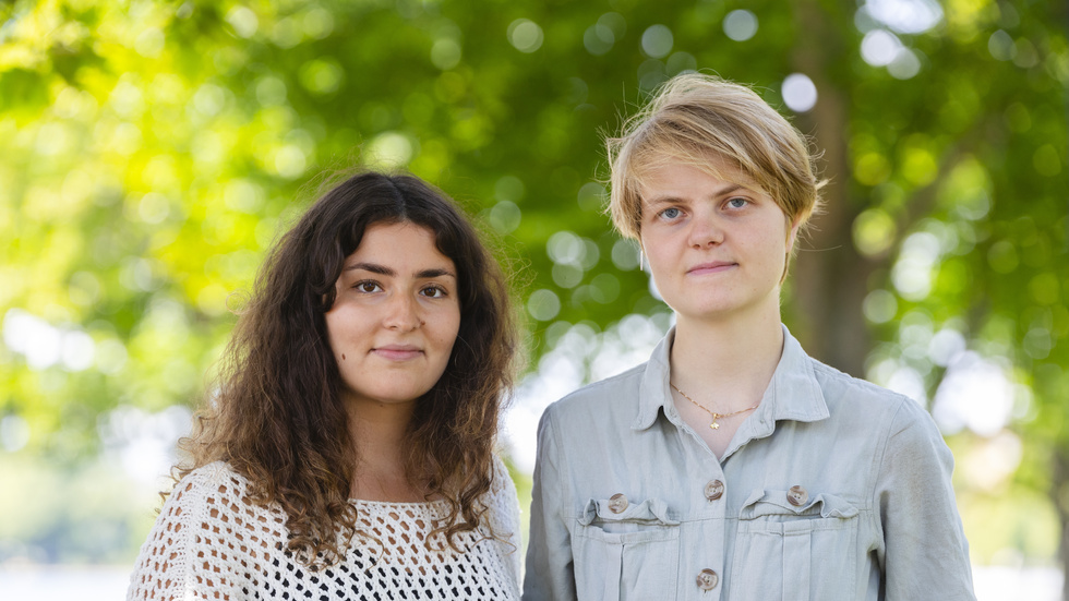 Siri Magnusson och Elna Lundgren, vilse nånstans i Motala eller Vadstena