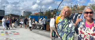 Fyndsugna loppiskunder i Södra hamn: "Jag gillar klänningar"