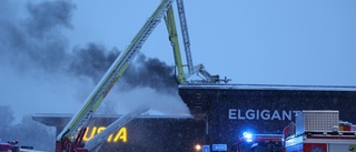 Storbrand på Elgiganten i Märsta: "Helt utbränd"