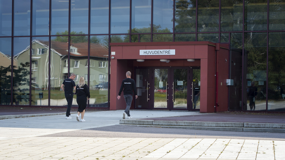 Polisen, skolan och socialtjänsten har alla att göra för att förhindra att läget förvärras. Alla som har skolan som vardagsmiljö behöver känna sig trygga och ha arbetsro.