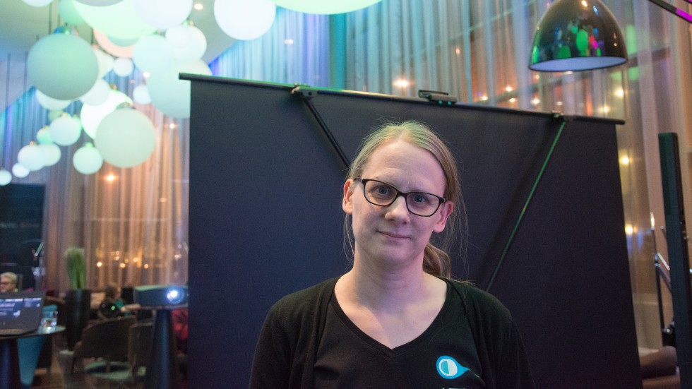 Heléne Österlund, forskare vid LTU, studerar förekomsten av mikroplaster i dagvatten. Hon berättade om det vid Luleås hållbarhetsforum Green Drinks på tisdagskvällen.