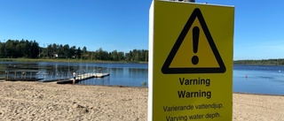 Varningen: Djupa hål i botten vid Lulsundets badplats
