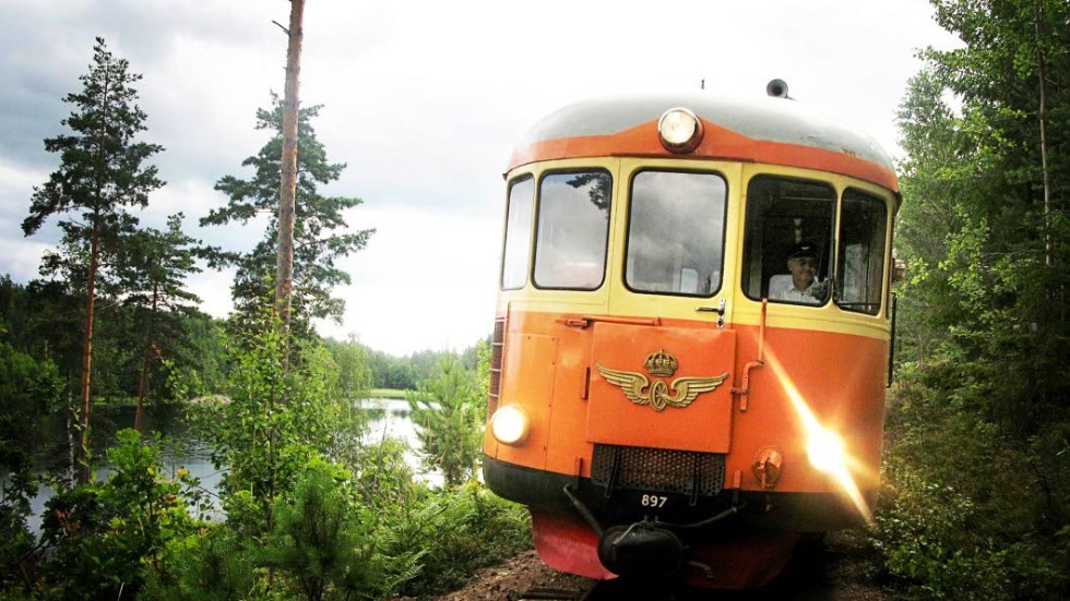 För jämnt 100 år sedan gick första tåget på den nya sträckan mellan Virserum och Hultsfred. Men 100-årsjubileet får vänta till det blir lite varmare.
Foto: Margareta Karlsson