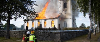 Kraftig brand i småländsk kyrka – gick inte att rädda