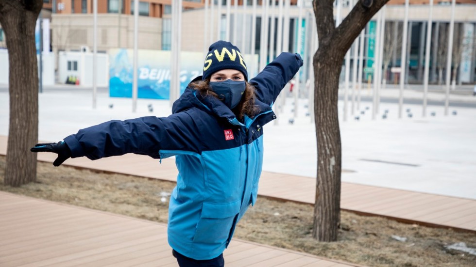 Konståkaren Josefin Taljegård under en pressträff i OS-byn vid vinter-OS i Peking 2022.