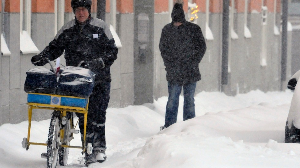 Brevbärarna med sina gula cyklar, de som tog sig fram i sol, regn och snö, är ett minne blott. Från 2 maj ska posten bara delas ut varannan dag i Skellefteå.