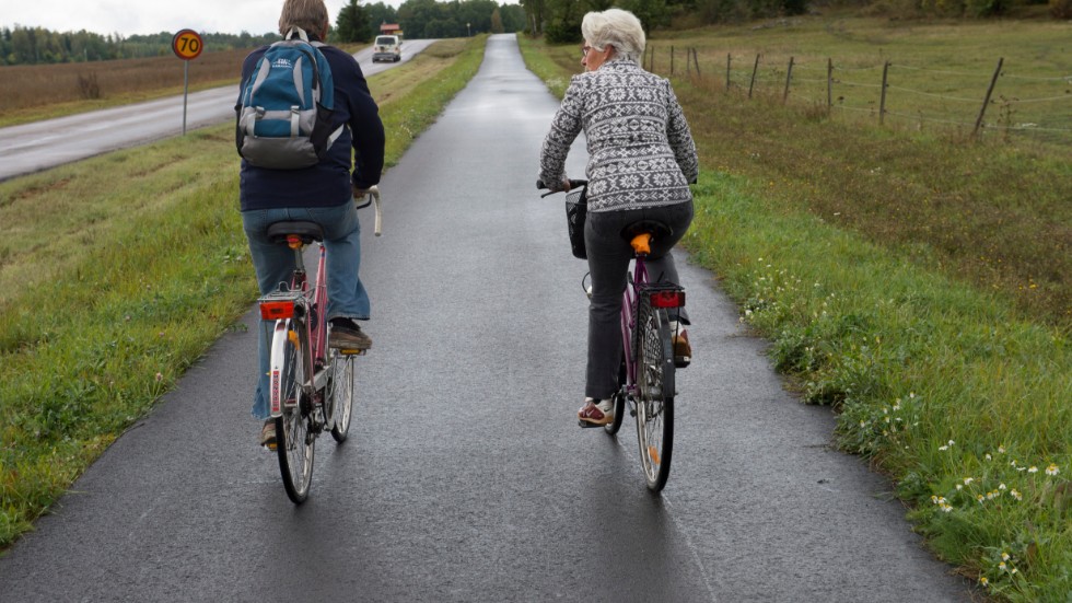 På lång sikt planeras för att bygga samman Öbonäsvägen med Holmtorpsvägen vilket skulle göra det möjligt att cykla mellan Norrköping till Västra Husby via cykelbanor och lågt trafikerade vägar, skriver trafikplaneraren Magnus Sandberg. 