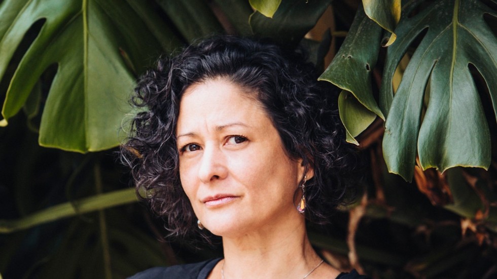 Pilar Quintana (född 1972) är en av Colombias mest hyllade författare i sin generation. Med den internationellt prisade romanen "Tiken" introduceras hon nu på svenska.