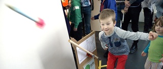 Familjeutställning på Skellefteå museum visar barn teknikens värld