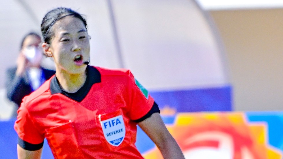 Sydkoreanskan Kim Yu-Jeong dömde finalen i Algarve Cup mellan Sverige och Italien.