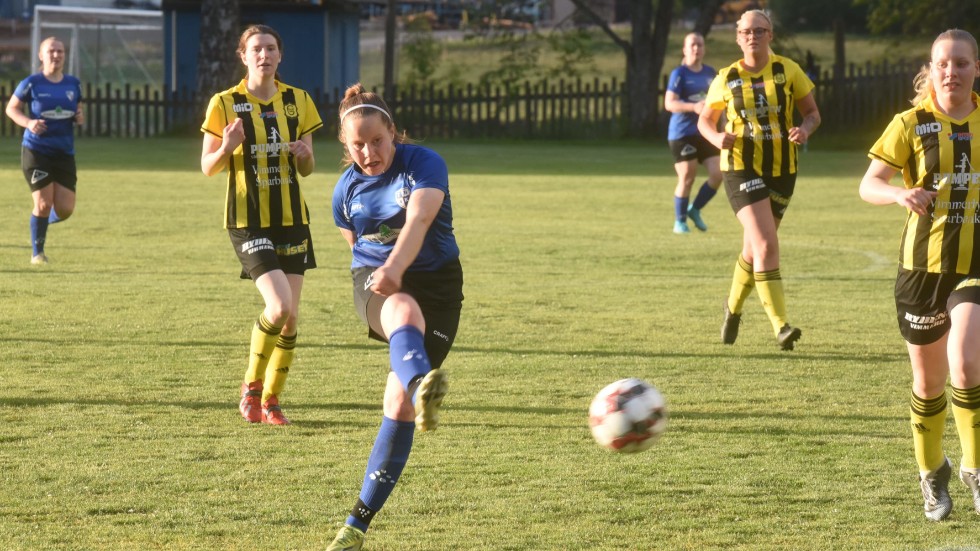Frödinge/Brantestads skyttedrottning Louise Andersson gjorde hela sex mål i derbyt mot Vimmerby IF C.