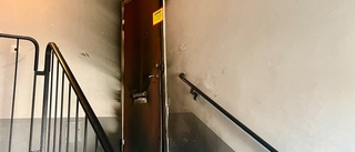 Misstänkt mordbrand i Katrineholm – brand i hallen i tom lägenhet: "Även ett vattenläckage"
