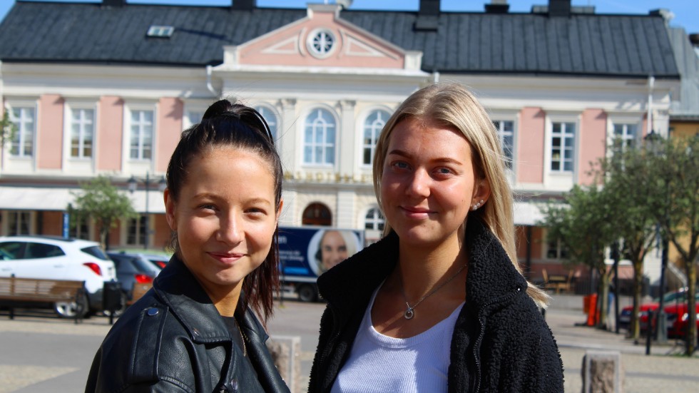 Mycket pekar på att ishallens 1000 platser fylls och både Alva och Maja, som tillhör balkommittén på Vimmerby gymnasium, tycker att det känns nervöst att dansa inför så stor publik. "Man har tränat så länge och det blir en stor grej", säger Alva Lindersson. 