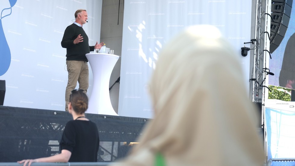 Liberalernas partiledare Johan Pehrson talar under Järvaveckan.