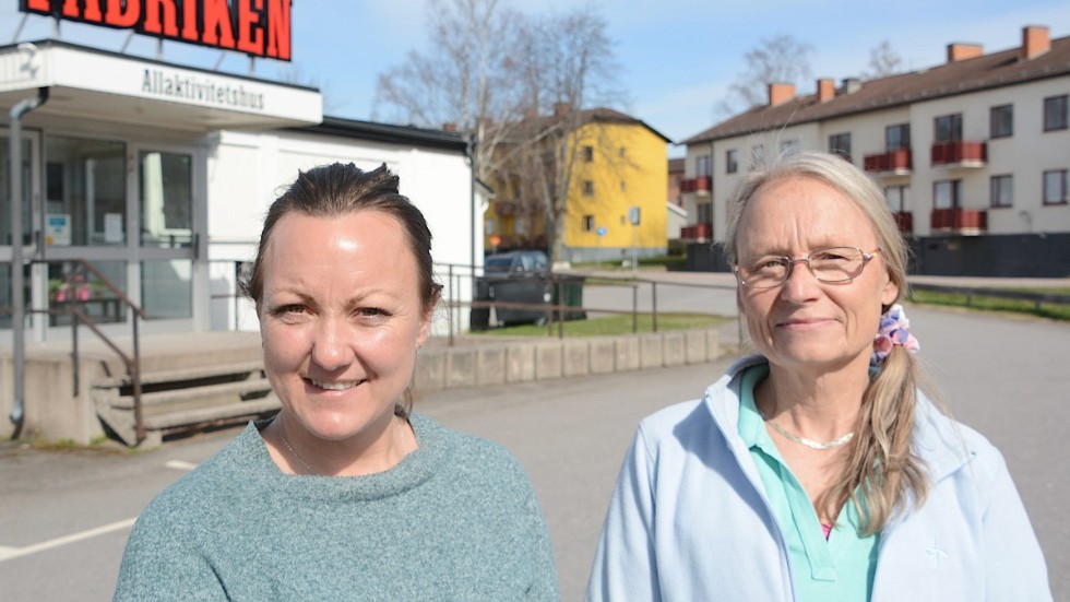 Camilla Karlsson och Cilla Lundin på Fabriken driver projektet för att alla högstadielever i Vimmerby ska kunna åka till Liseberg vid skolavslutningen istället för att ta första fyllan. "Många har sin alkoholdebut vid just skolavslutningen" säger de.