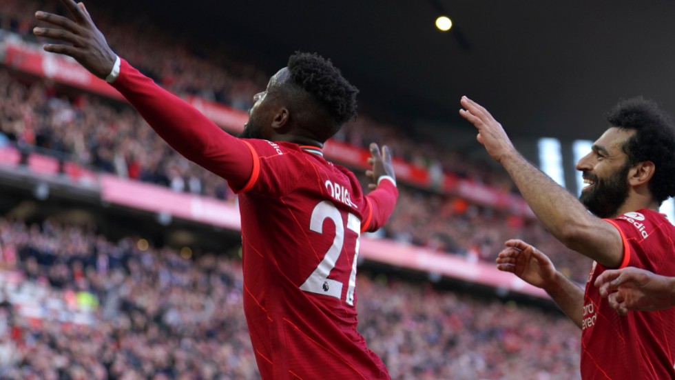 Liverpools Divock Origi, till vänster, firar med Mohamed Salah efter 2–0-målet.