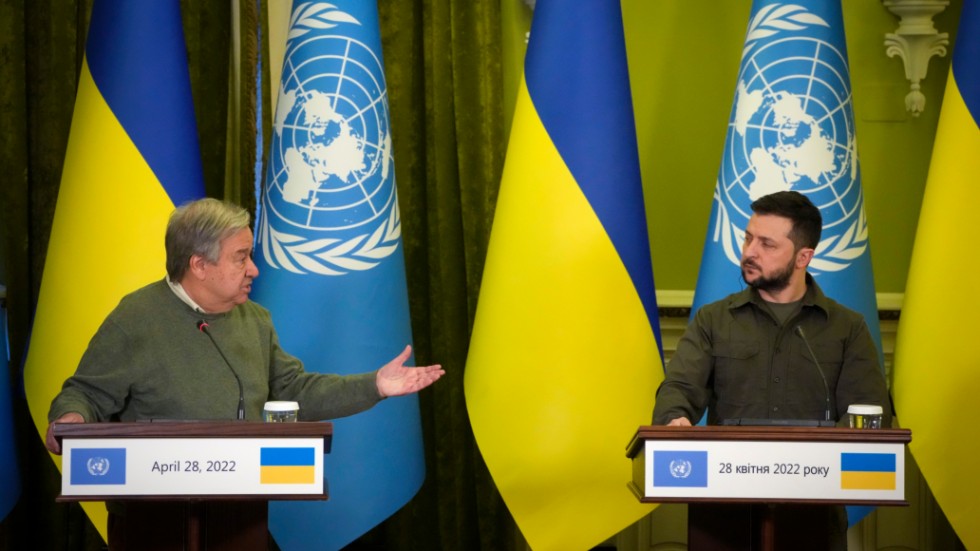 Antonio Guterres och Volodymyr Zelenskyj vid den gemensamma pressträffen i Kiev.