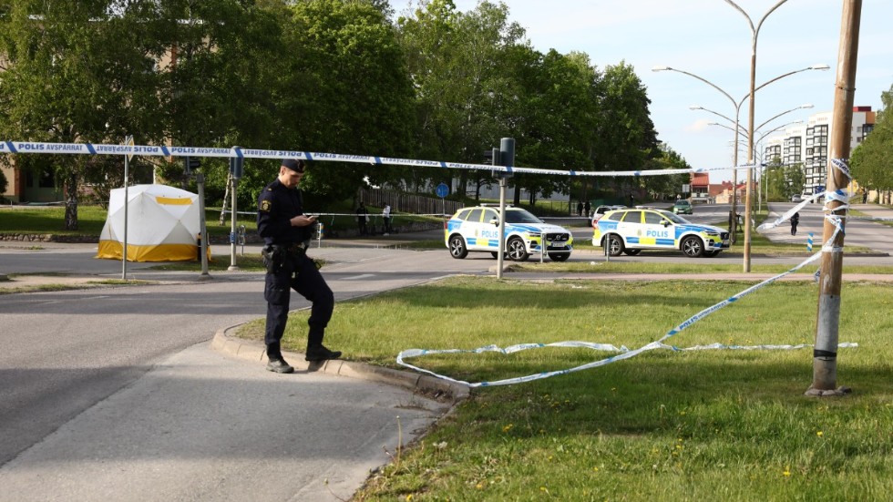 En stor polisinsats pågick i Eskilstuna under måndagskvällen med anledning av mordet.