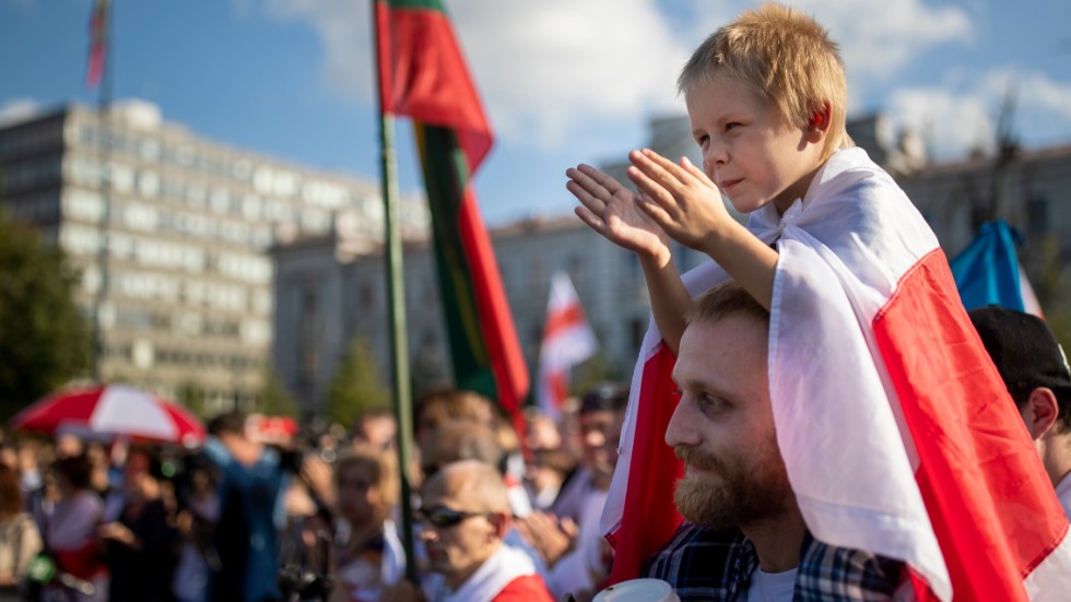 Belarusier demonstrerar i Vilnius i Litauen, ett år efter de omfattande protesterna efter valet i Belarus 2020, då Alexandr Lukasjenko utropade sig till segrare. Arkivbild.