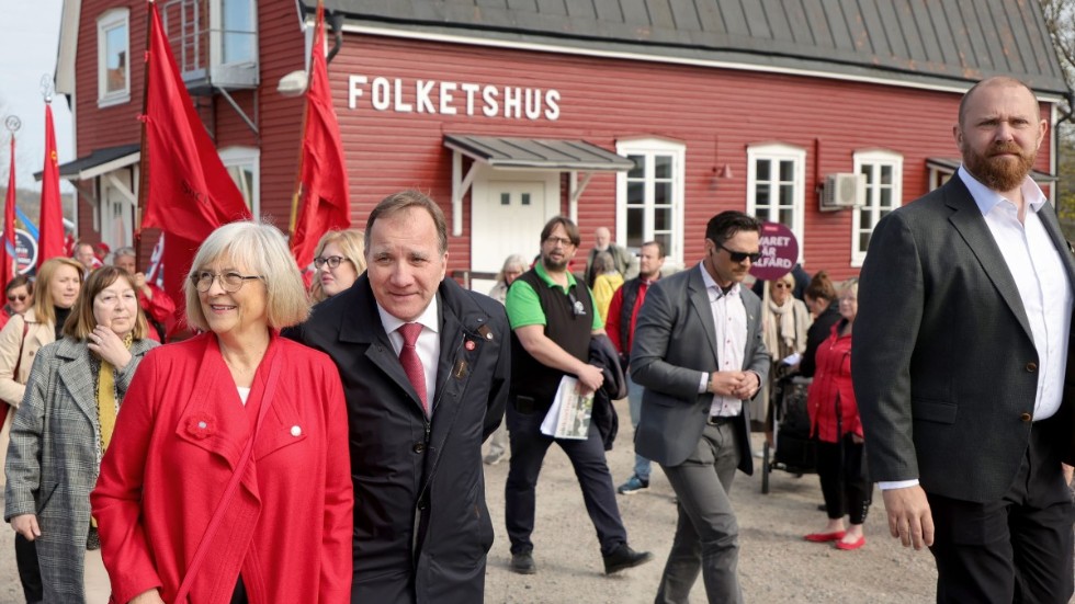 Socialdemokraternas tidigare partiledare Stefan Löfven (S) med sin fru Ulla Löfven går i demonstrationståg och talar i Ale på första maj, arbetarrörelsens dag.