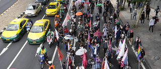 Trotsar makten i Thailand – kräver demokrati