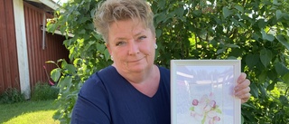 Anna-Karin ställer ut målningar i frisörsalongen
