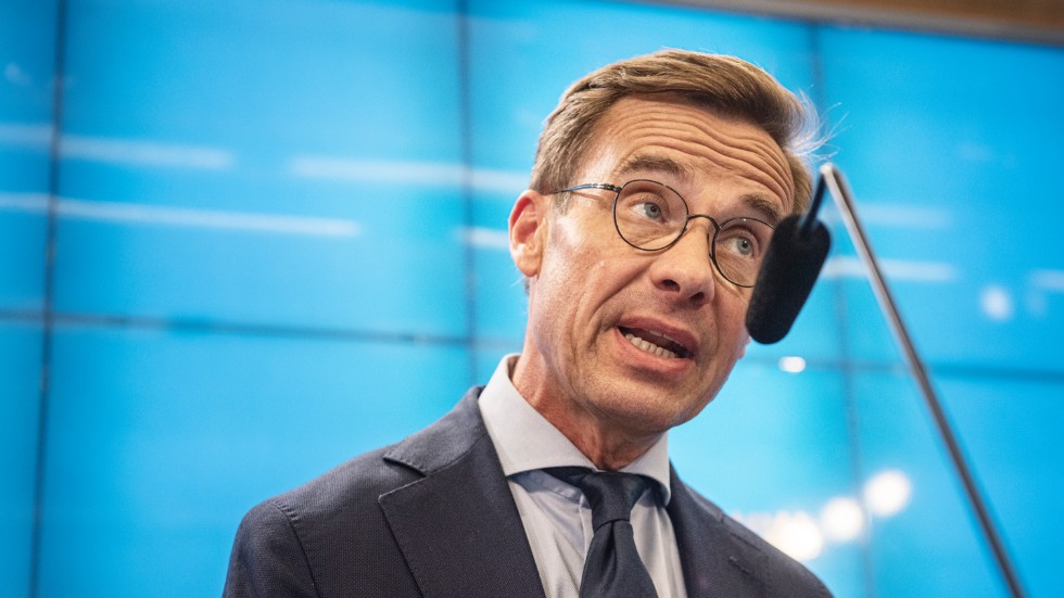 "Om vi utgår ifrån att Ulf Kristersson och Moderaterna fortfarande vill göra det han sagt ska det ske med stöd av Sverigedemokraterna. I så fall är det inte bara S som slår knut på sig själva för att få regera."