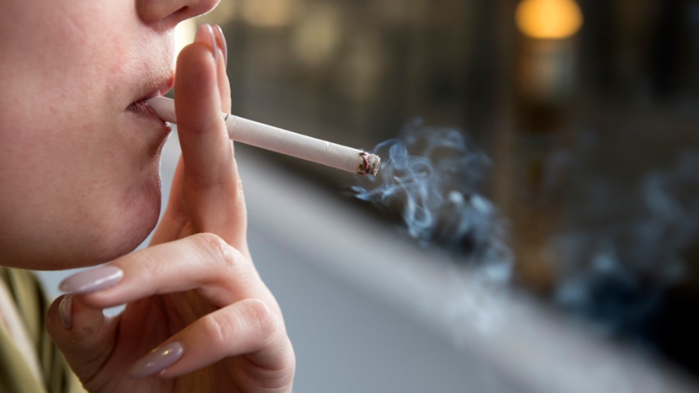 "Sverige har lägst andel rökare och var under decennier det enda landet där kvinnor rökte mer än män. Om inte detta beror på snuset, så behöver Cancerfonden, Hjärt-Lungfonden med flera komma med en bättre förklaring", skriver debattören.