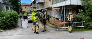 Lägenhetsbrand i Sävja: ”Rökspridning”