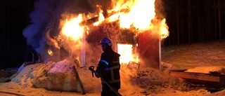 Villa brinner i by utanför Älvsbyn: "En fullt utvecklad brand"