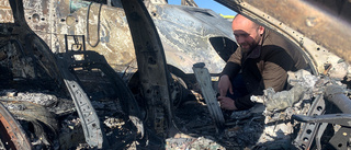 Fordon till ett värde av 1,5 miljoner brann upp – Fastighetsägaren: "Skåpbilen självantände" 