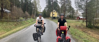 Franska bagare på cykel fick husrum i Jävrebodarna: "Det är väldigt kallt"