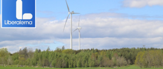 Liberalerna: Gör om Västerviks vindbruksplan – och stoppa alla projekt • Vill skärpa decibelkravet
